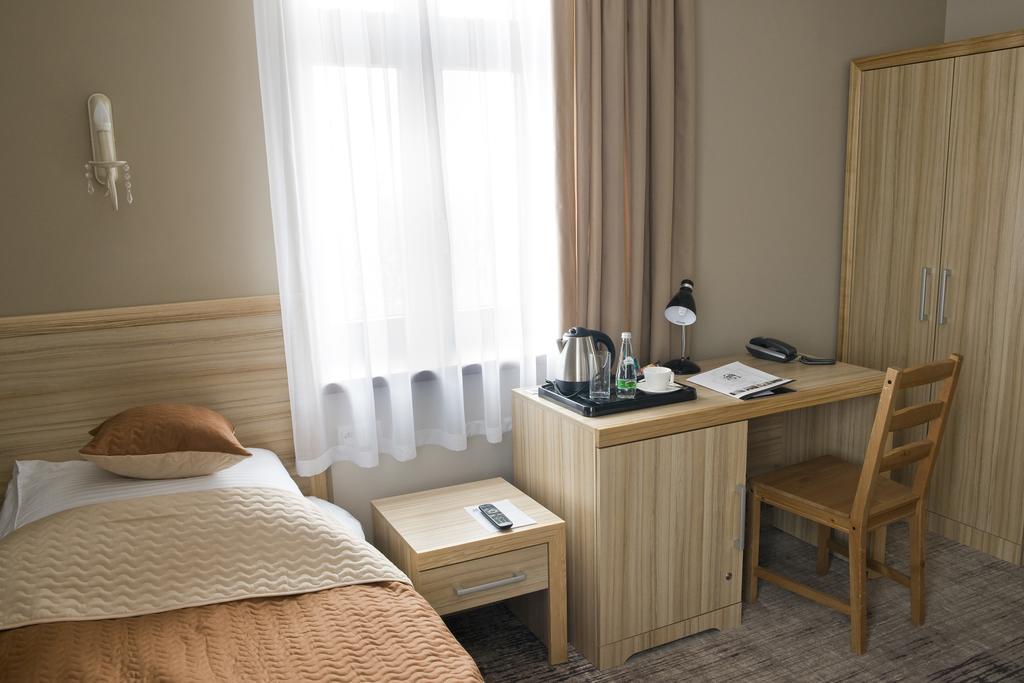 טארנאו Hotel Gal מראה חיצוני תמונה