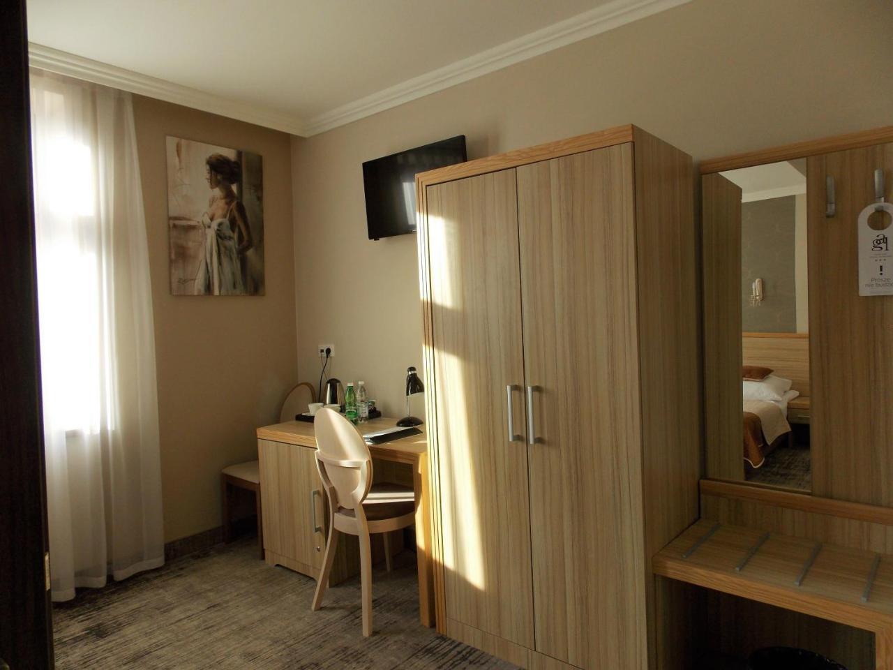 טארנאו Hotel Gal מראה חיצוני תמונה