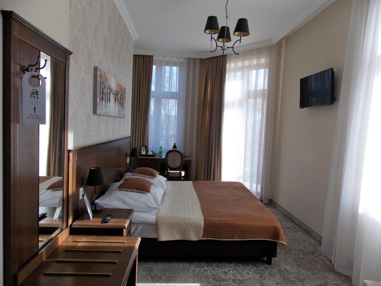 טארנאו Hotel Gal מראה חיצוני תמונה