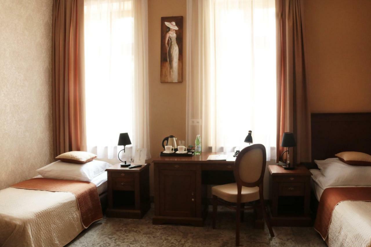 טארנאו Hotel Gal מראה חיצוני תמונה