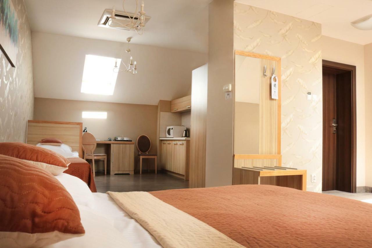 טארנאו Hotel Gal מראה חיצוני תמונה