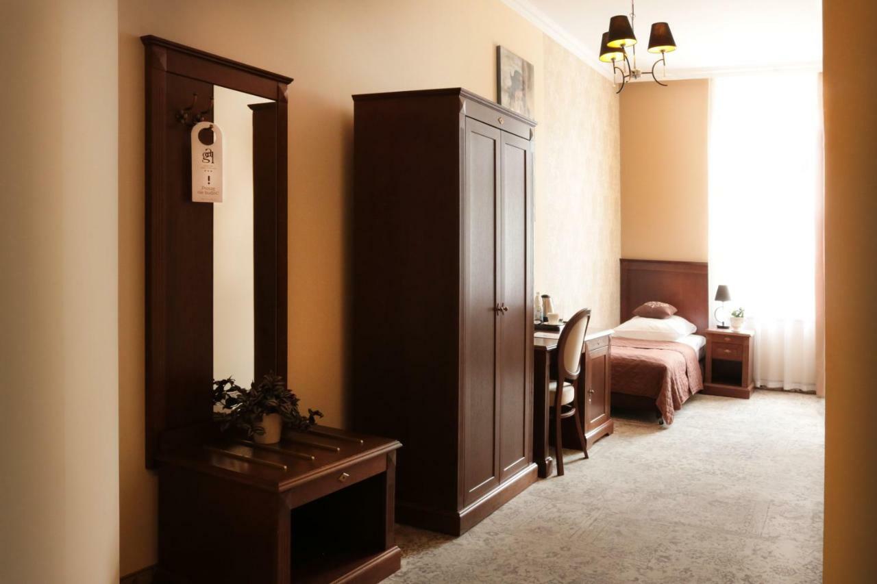 טארנאו Hotel Gal מראה חיצוני תמונה