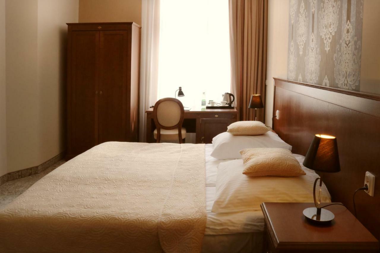 טארנאו Hotel Gal מראה חיצוני תמונה