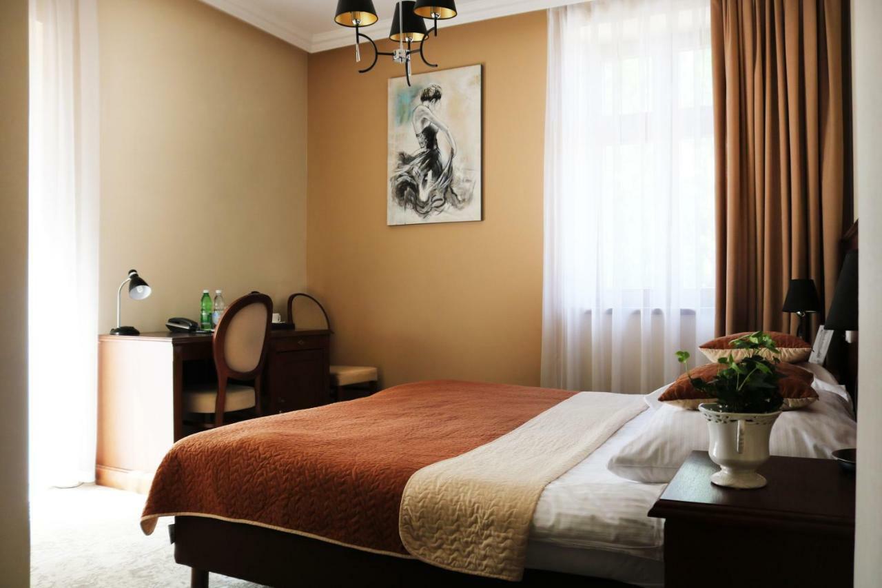 טארנאו Hotel Gal מראה חיצוני תמונה